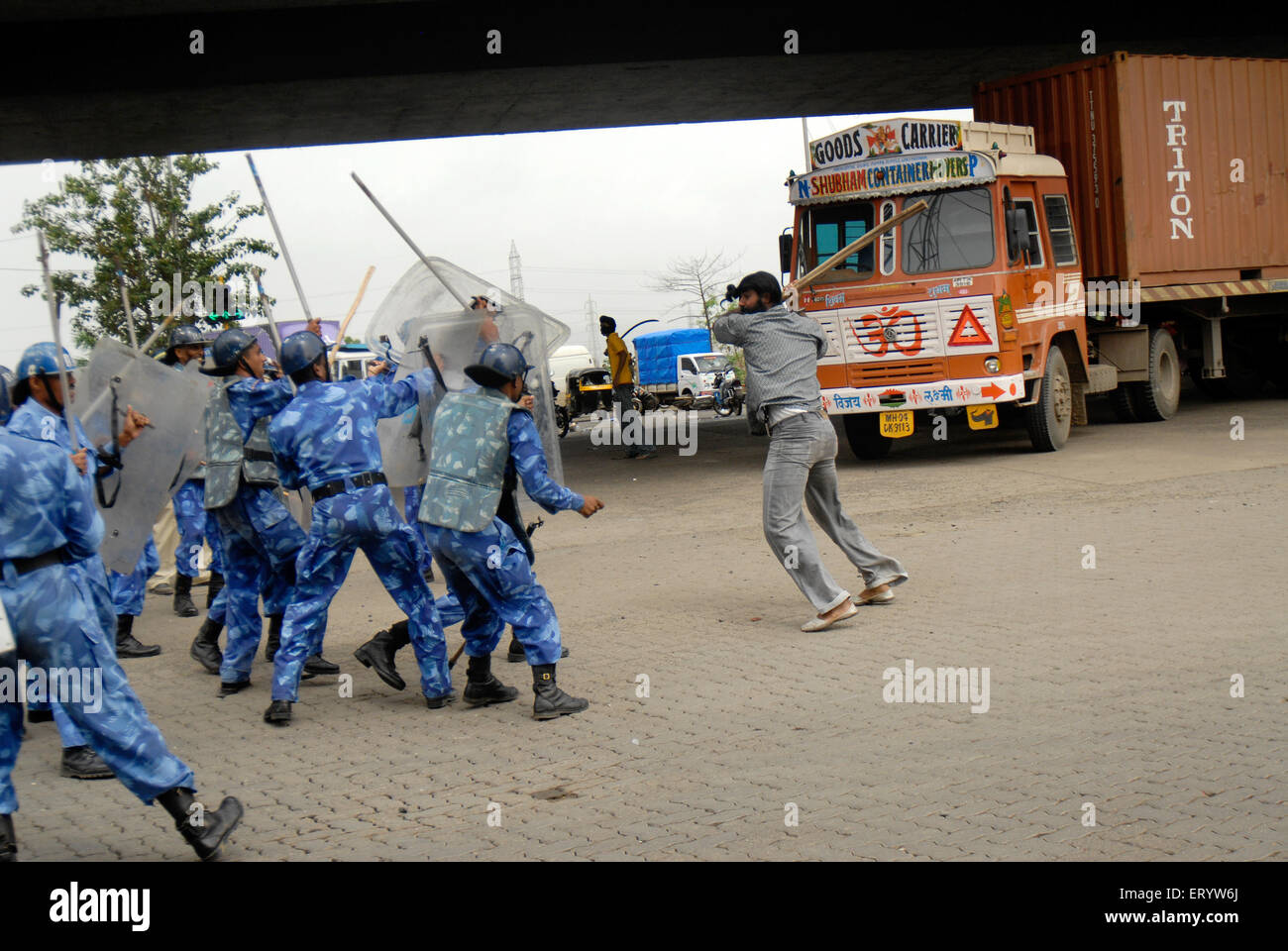 I sikh protestando per dera saccha sauda a ; Mulund ; Bombay ; Mumbai ; Maharashtra ; India Foto Stock