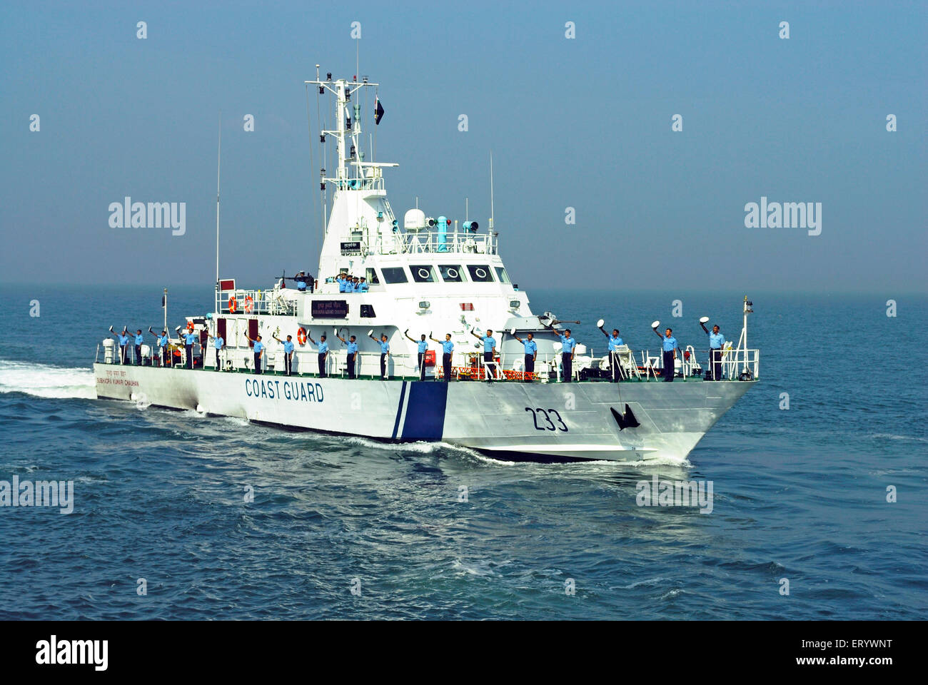 Navy Coast guardia nave passando parata , Bombay , Mumbai , Maharashtra , India , Asia Foto Stock