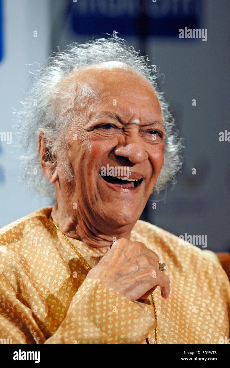 Pandit Ravi Shankar , musicista indiano e compositore di musica classica industaniana , Bombay , Mumbai , Maharashtra , India , Asia Foto Stock