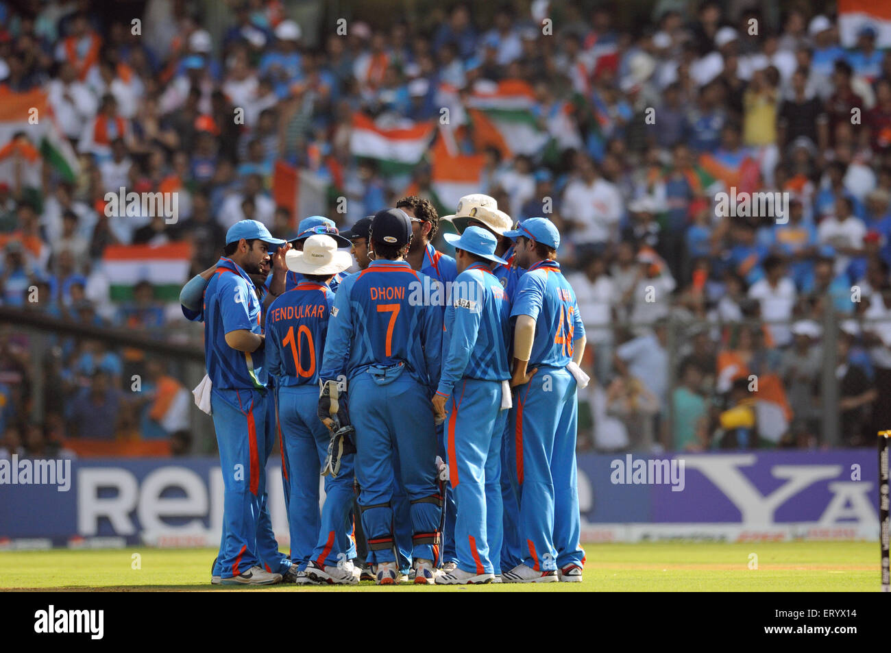 La squadra indiana di cricket ICC Cricket World Cup finale contro Sri Lanka ha giocato al Wankhede Stadium Bombay Mumbai Maharashtra India Foto Stock