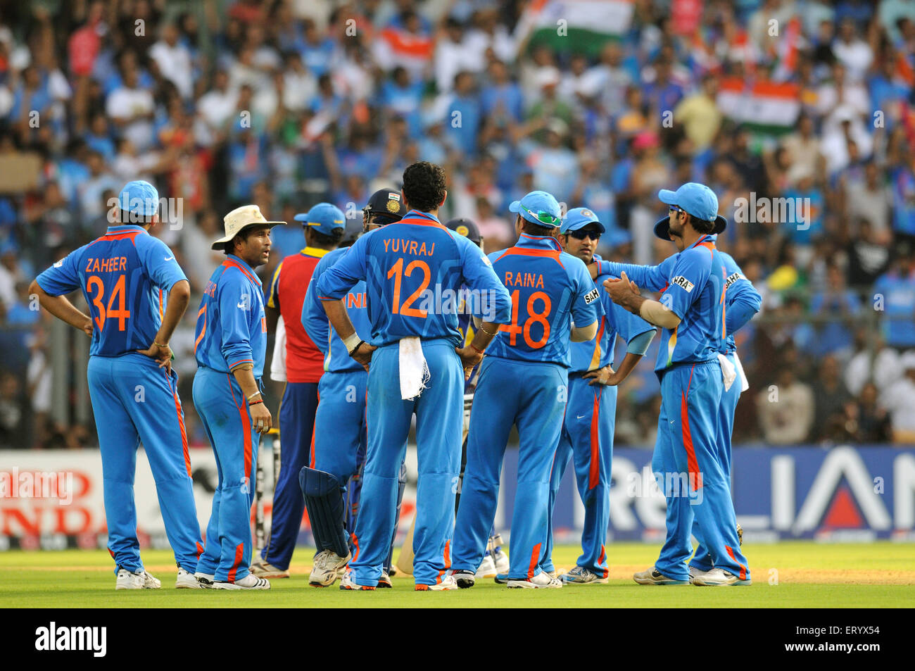 Squadra di cricket durante le finali della Coppa del mondo di cricket ICC contro lo Sri Lanka, giocata al Wankhede Stadium di Mumbai in India Foto Stock