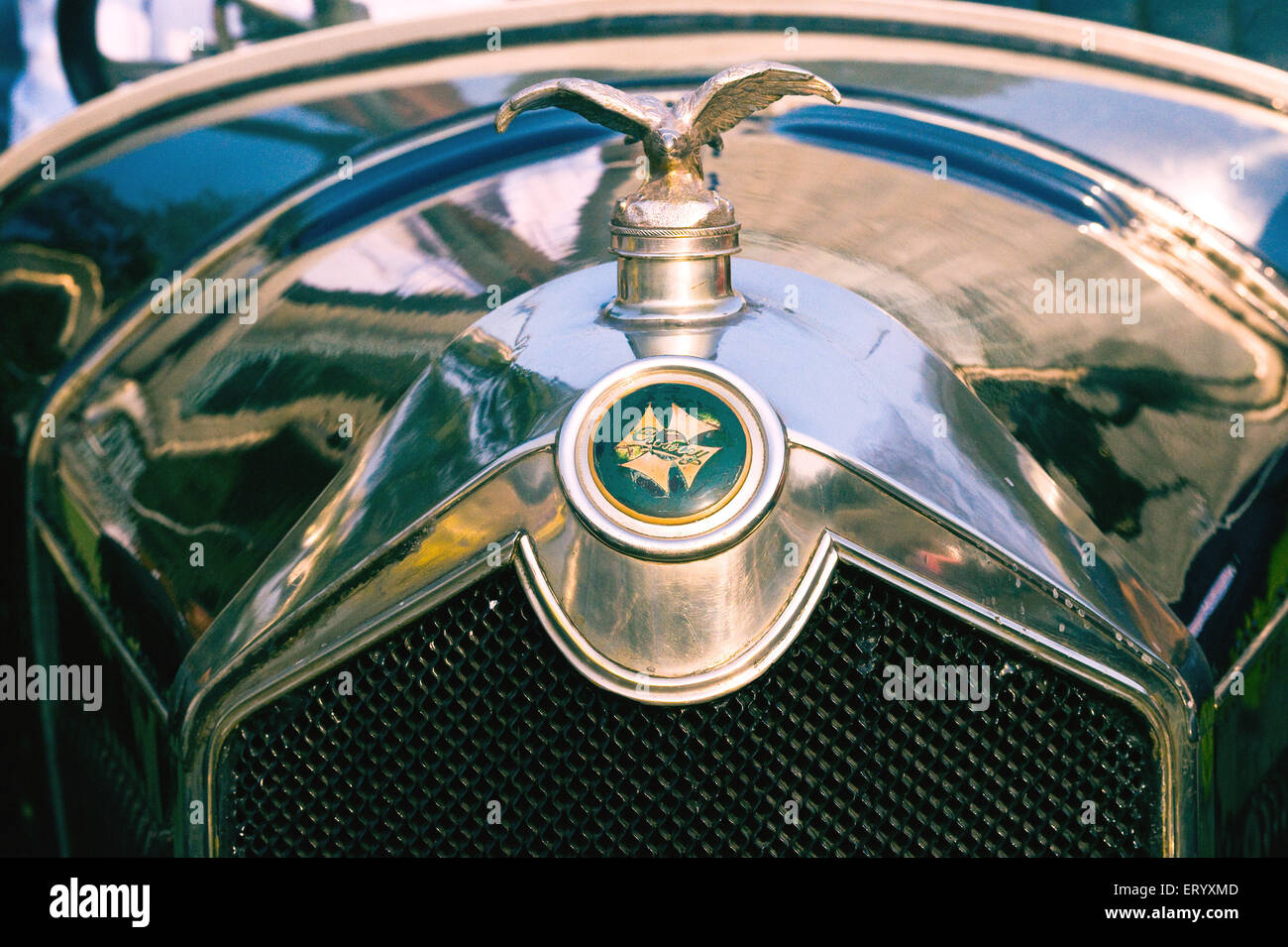 Vintage anticato cofano cofano motore emblema ornamento Wolseley 1924 Foto Stock