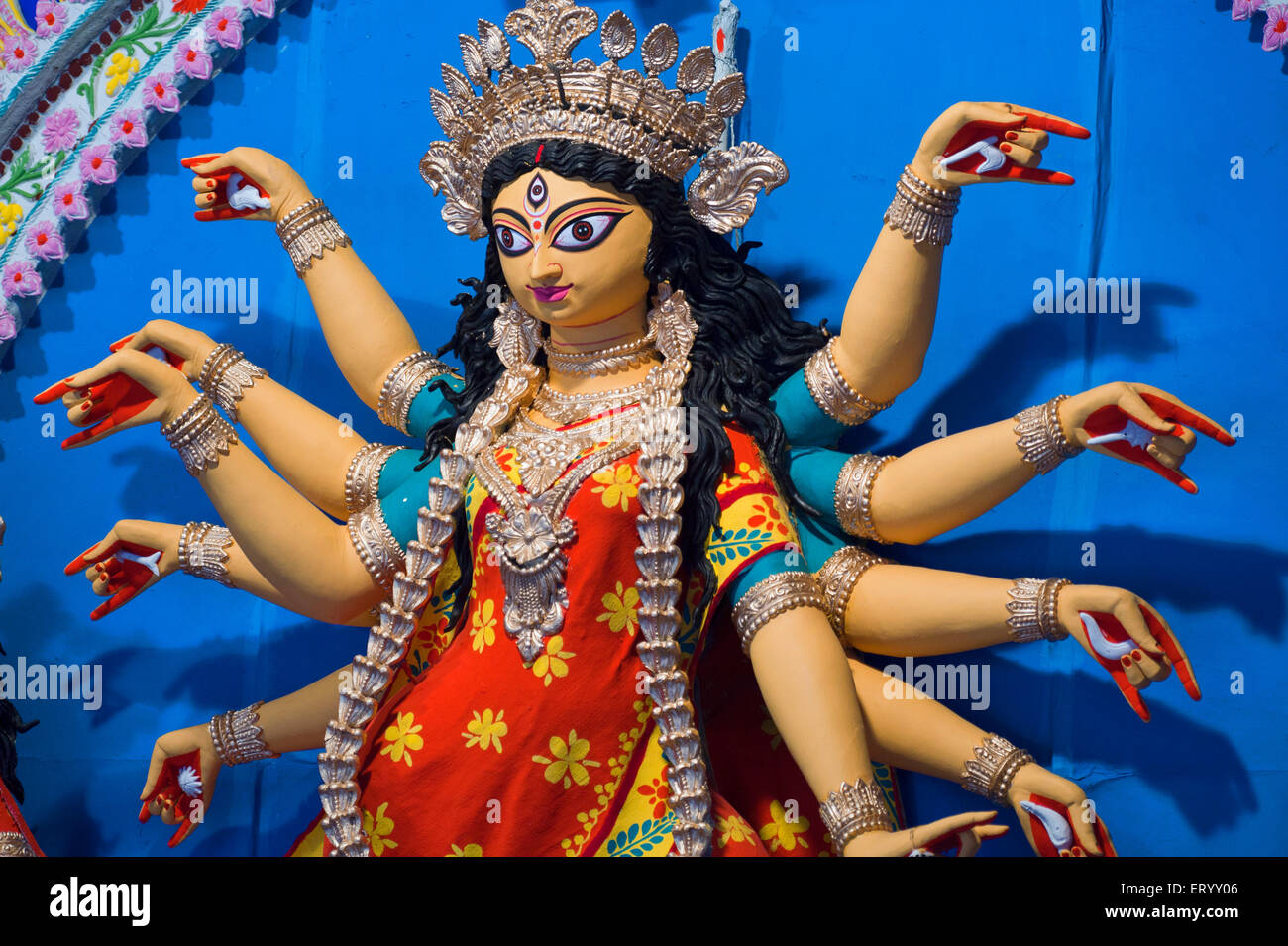 La statua della dea durga a kolkata ; Calcutta ; India Foto Stock