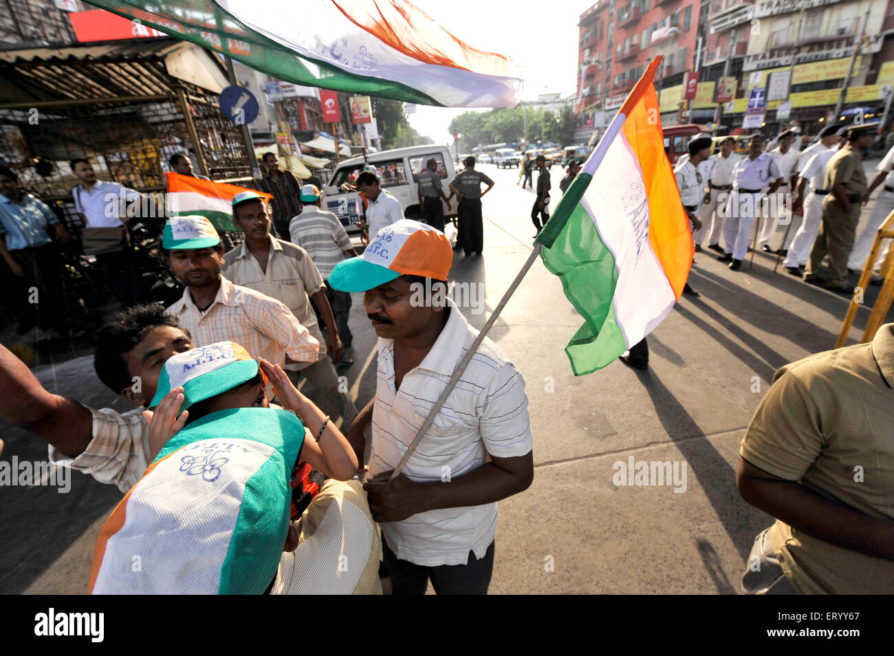 Elezioni indiane , TMC , partito politico indiano , tutte le bandiere indiane del Congresso Trinamool , bandiere elettorali , Gariahat , Calcutta , Kolkata , India , Asia Foto Stock