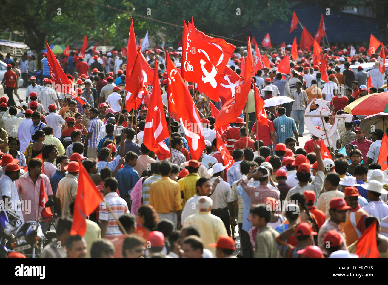 CPM, partito comunista dell'India, marxista, partito politico, campagna elettorale rally con simboli di bandiere di partito, Calcutta, Kolkata, Bengala occidentale, India, Asia Foto Stock