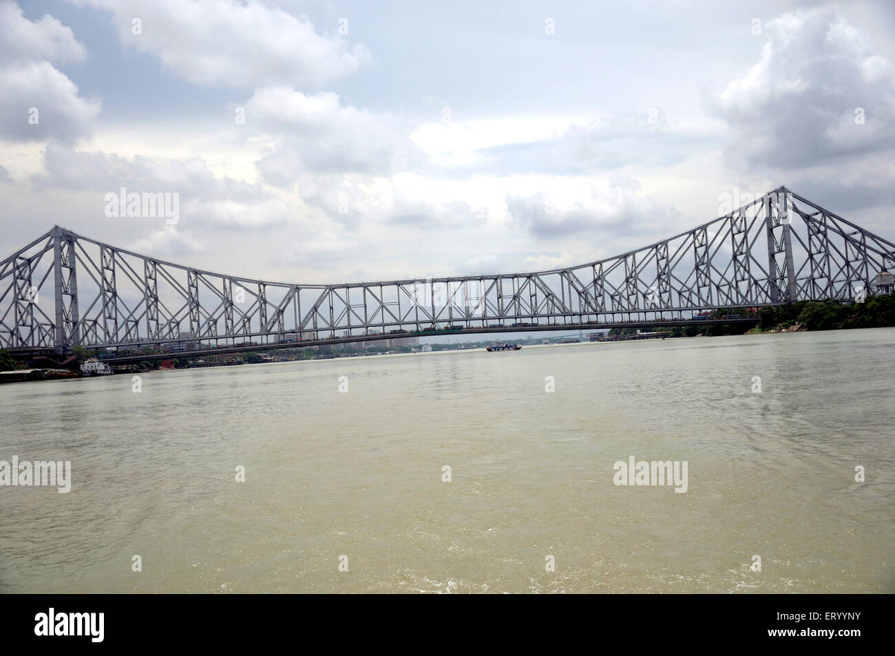 Ponte Howrah sul fiume Hooghly , Calcutta , Kolkata , Bengala Occidentale , India , Asia Foto Stock