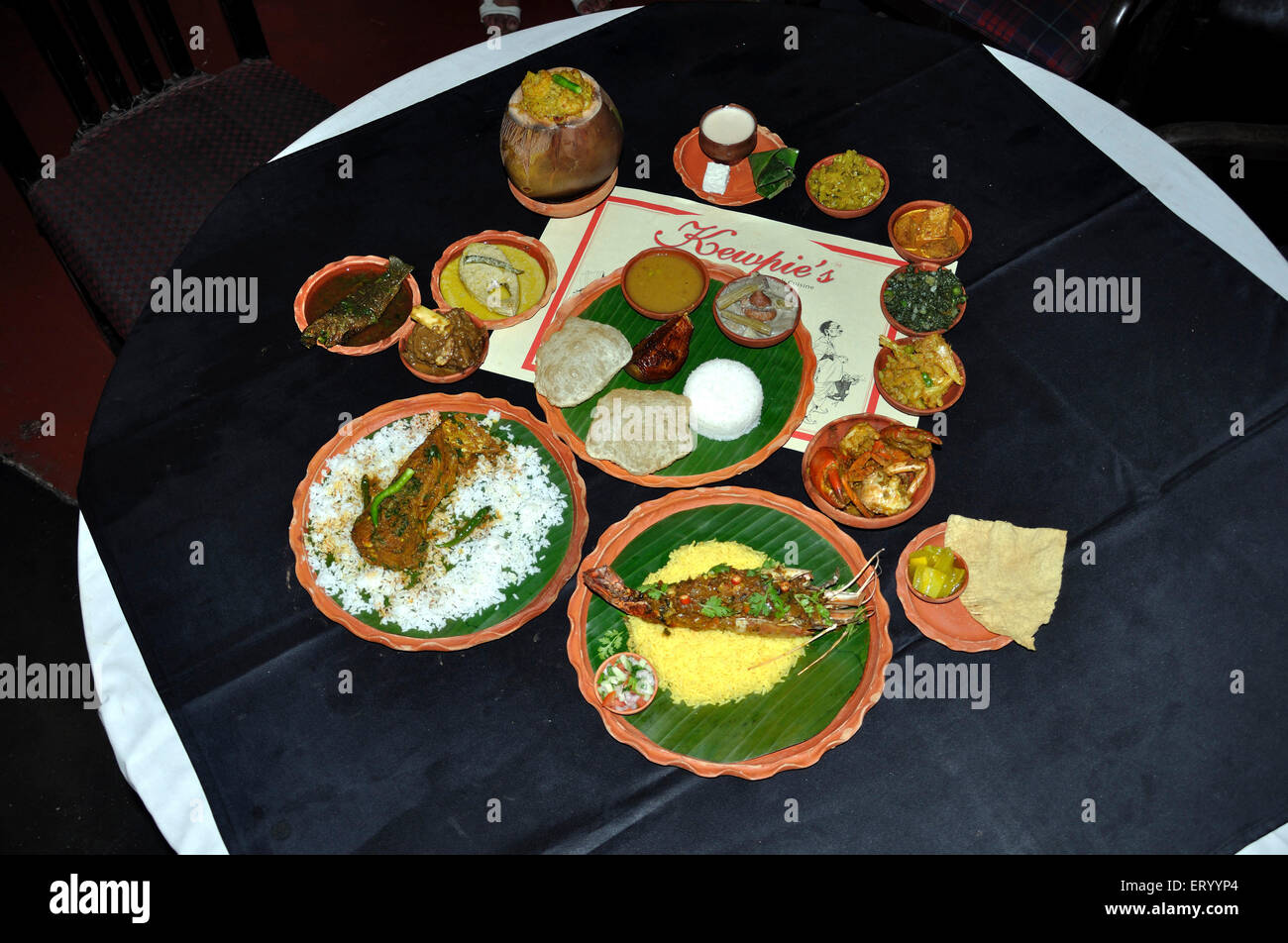 Non thali vegetariano del Bengala cibo ; Calcutta Kolkata ; Bengala Occidentale ; India Foto Stock