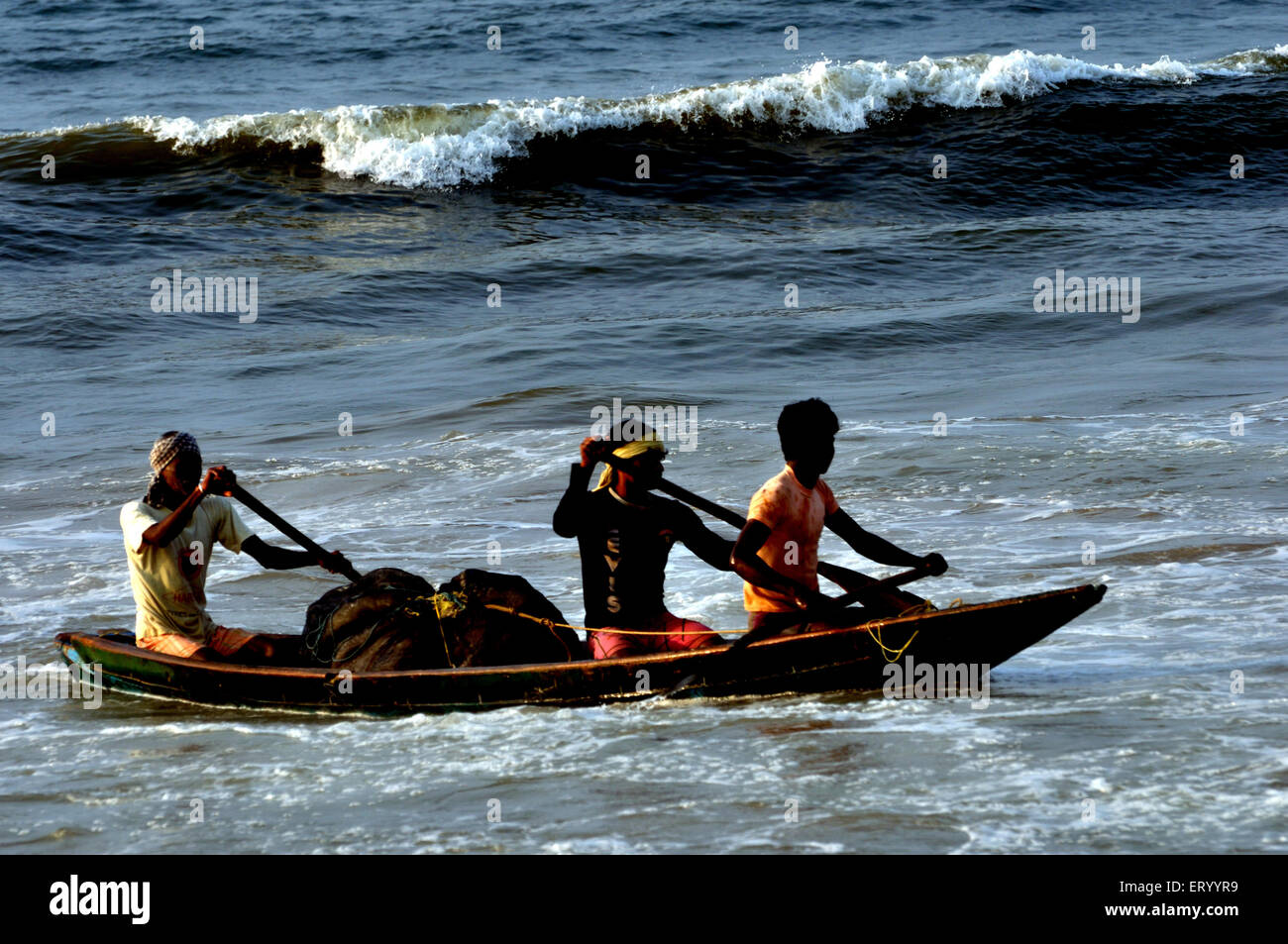 Pescatori in barca , Puri , Orissa , Odisha , India , Asia Foto Stock