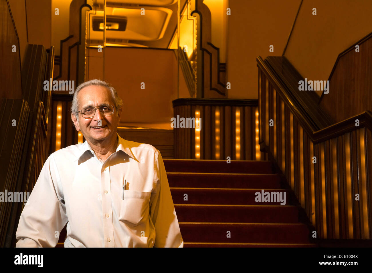 Nazir Hoosein , Proprietario , Cinema Liberty , Teatro di Cinema , edificio Art Deco , Bombay , Mumbai , Maharashtra , India , Asia Foto Stock