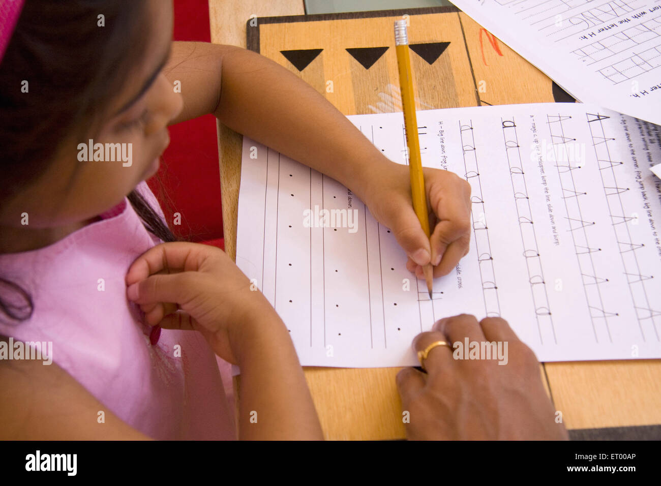 Giovane bambina che studia , MR 543 Foto Stock