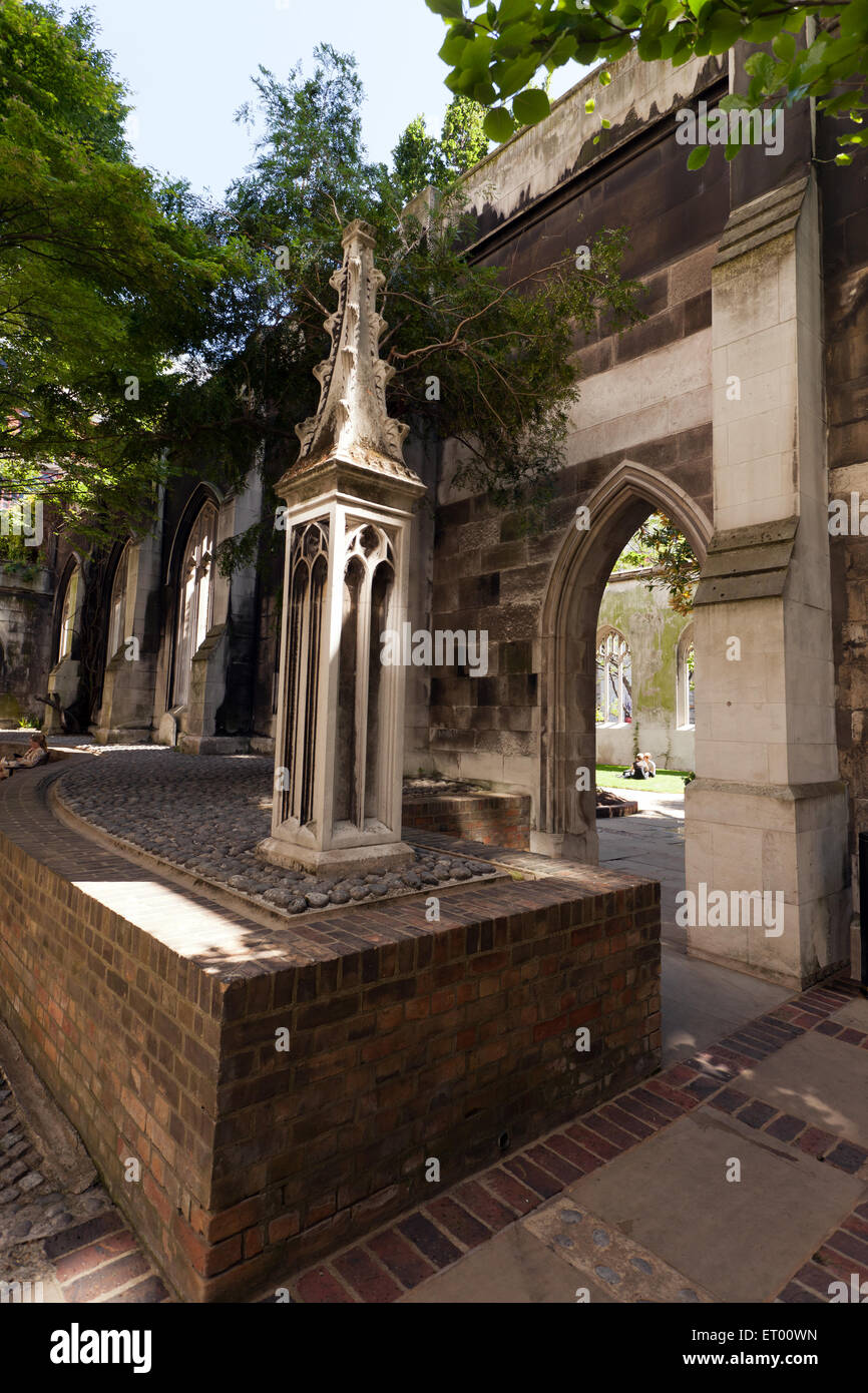 Le rovine di St Dunstan's in Oriente. St Dunstan's Hill, città di Londra, che ora sono un giardino pubblico. Foto Stock