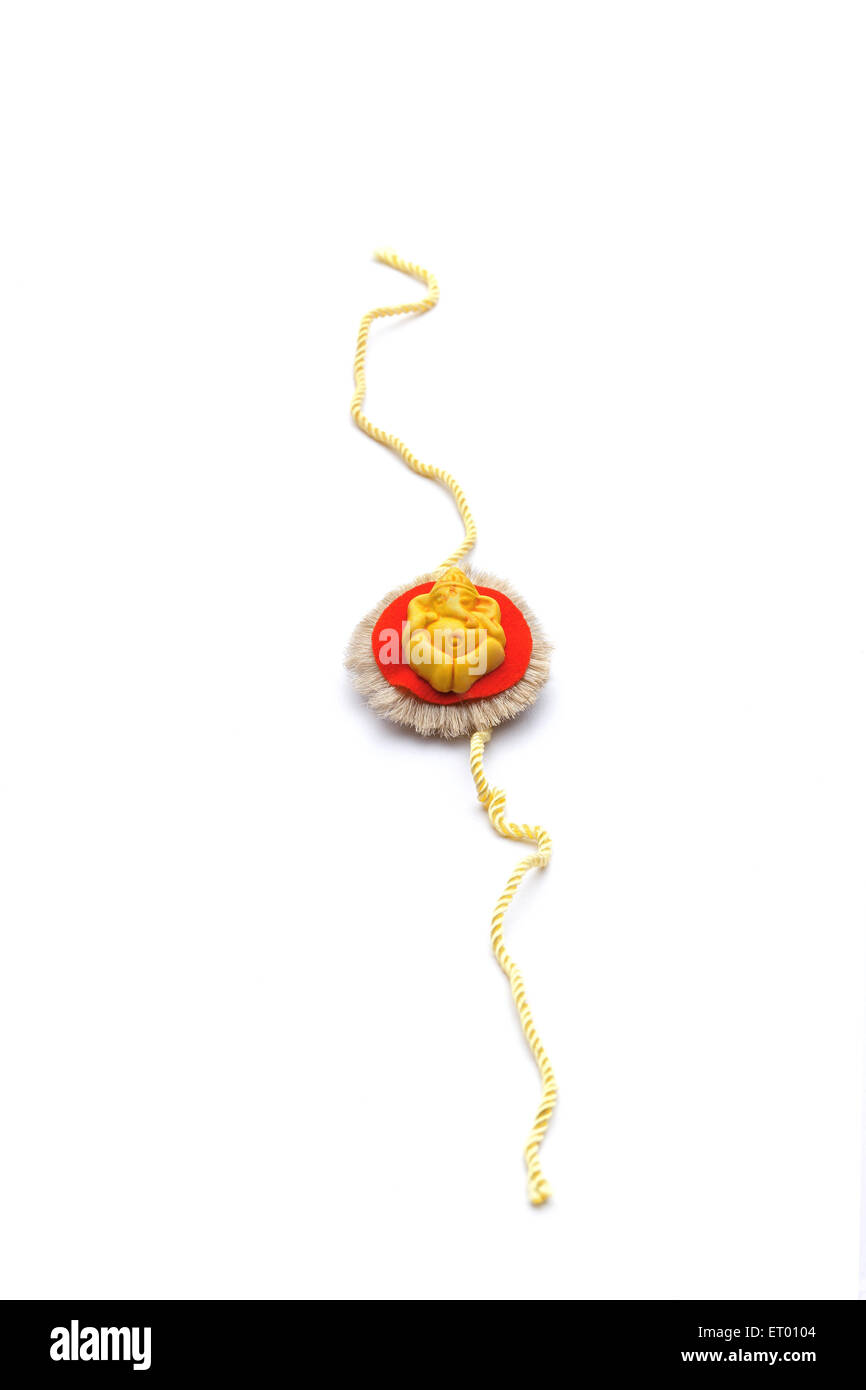 Rakhi con simbolo religioso del signore Ganesha ; Raksha Bandhan festival ; India Foto Stock