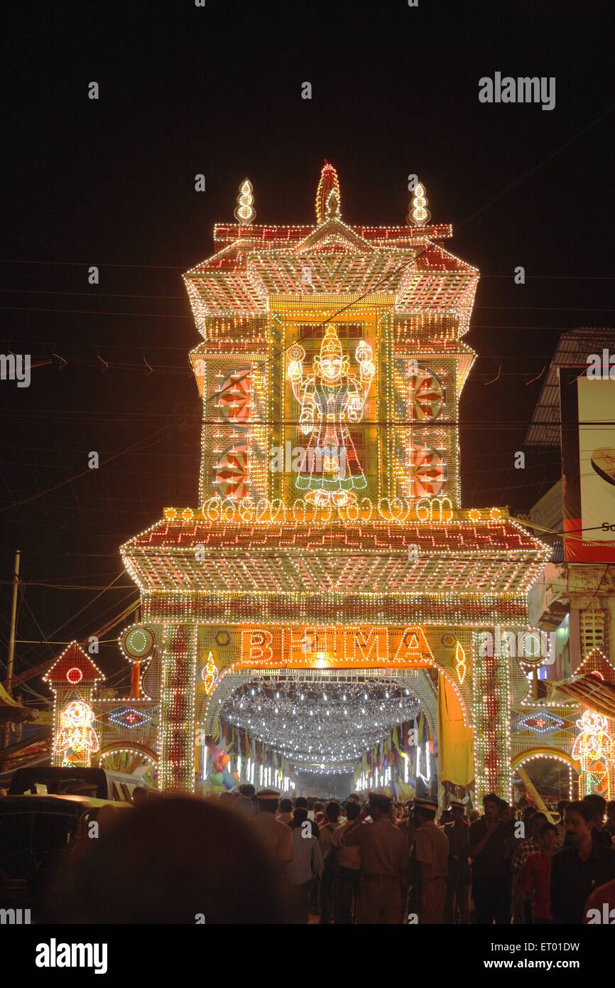 Luci al neon illuminate ingresso Bhima cancello, Alleppey, Alappuzha, Laccadive Mare, Kerala, India, Asia Foto Stock