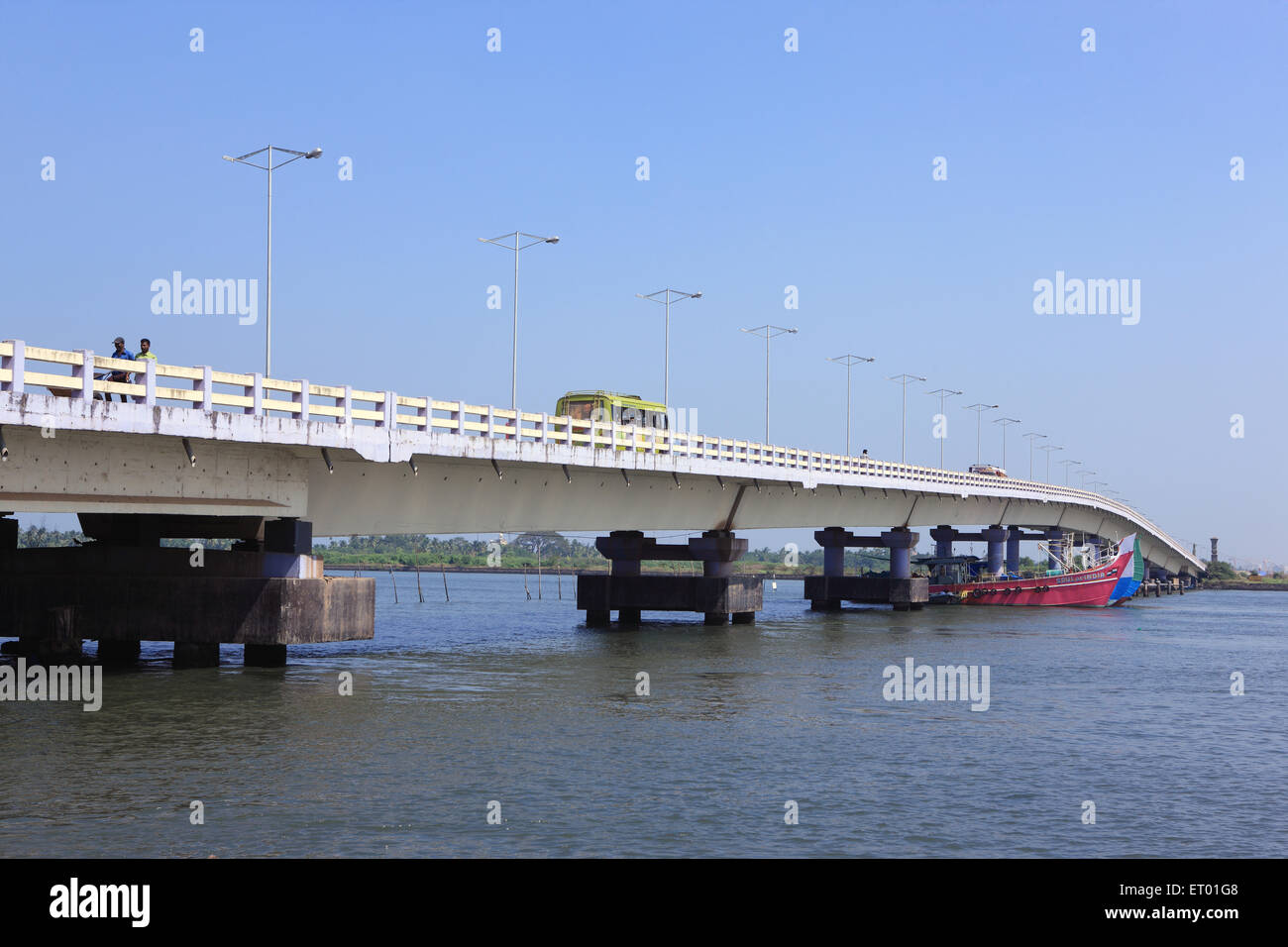 Ponte che collega Ernakulum a Vypin Island, Cochin, Kochi, Kerala, India, Asia Foto Stock