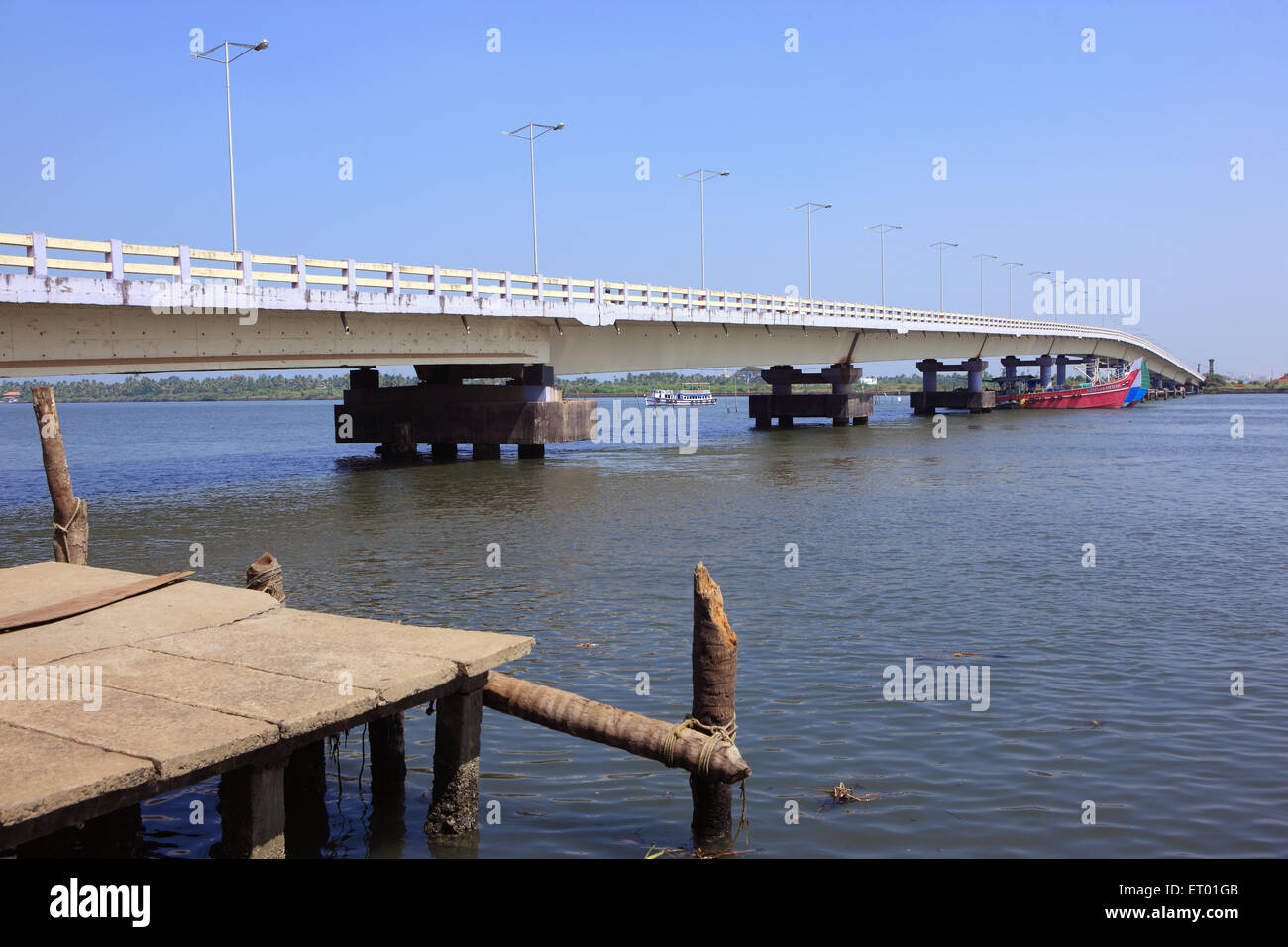 Ponte che collega Ernakulum a Vypin Island, Cochin, Kochi, Kerala, India, Asia Foto Stock