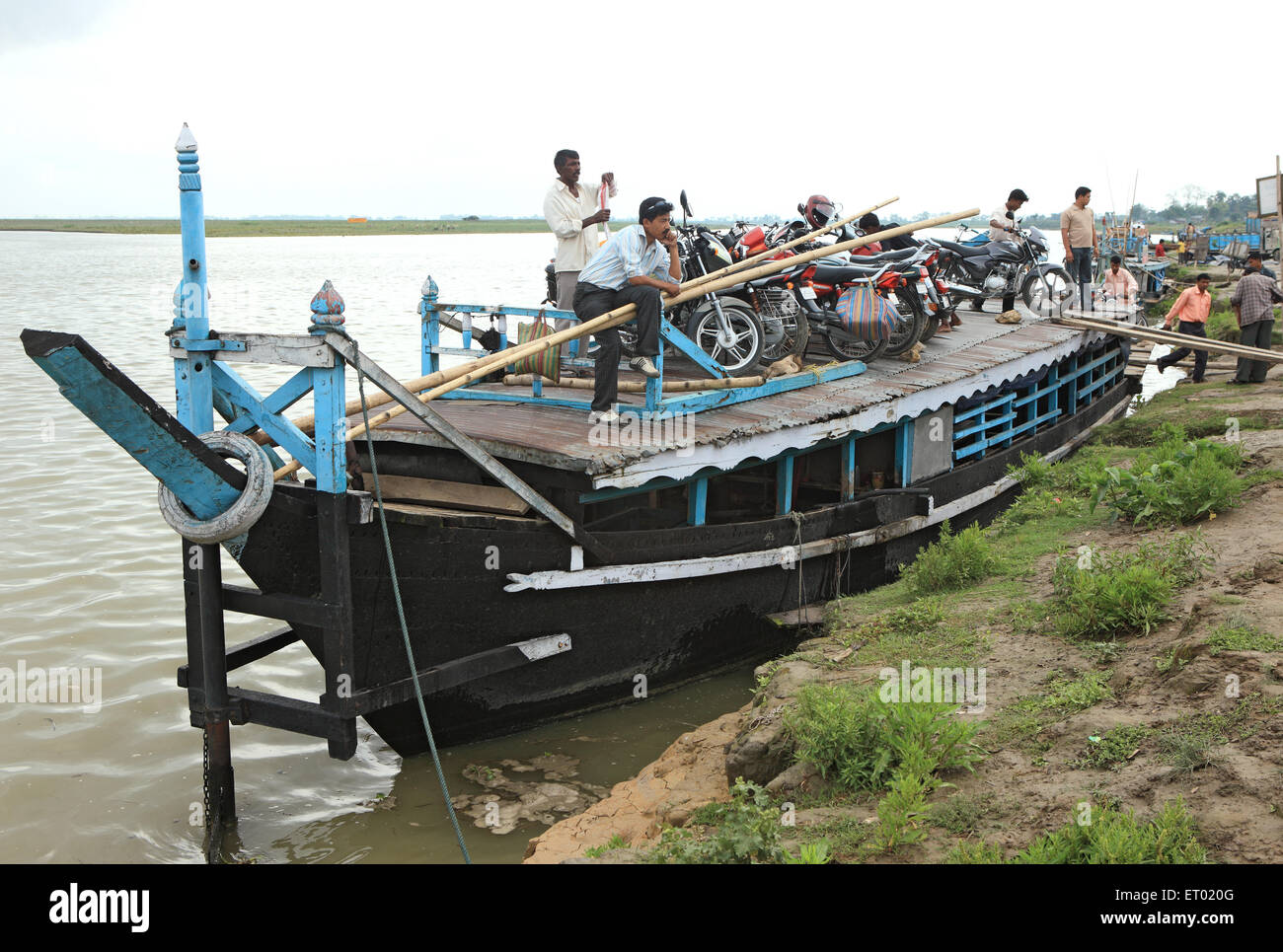 Ferry boat service al fiume Brahmaputra da jorhat per majuli island ; Assam ; India Foto Stock