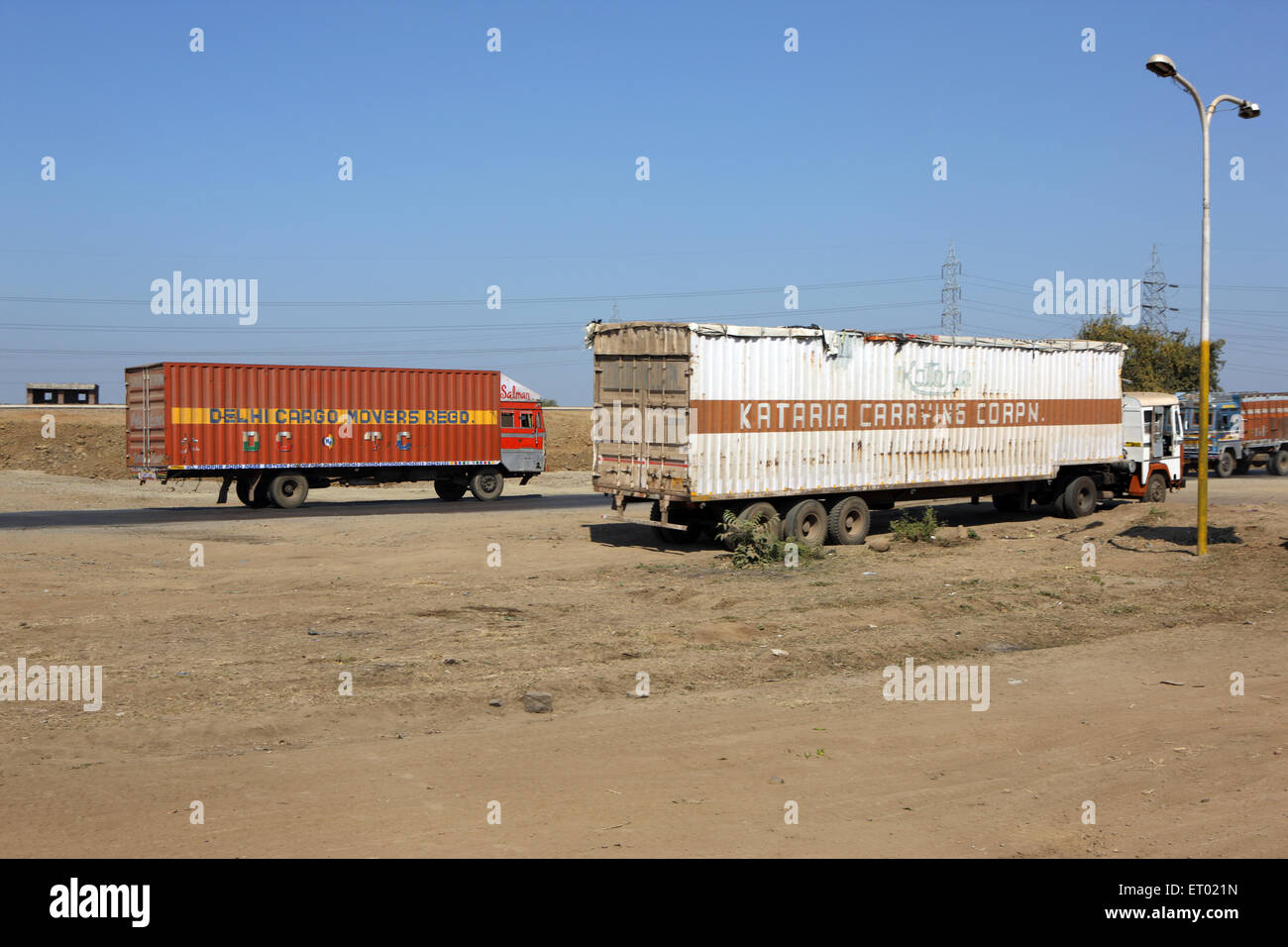 Trasporto di container su camion, autostrada nazionale, Madhya Pradesh, India, Asia Foto Stock