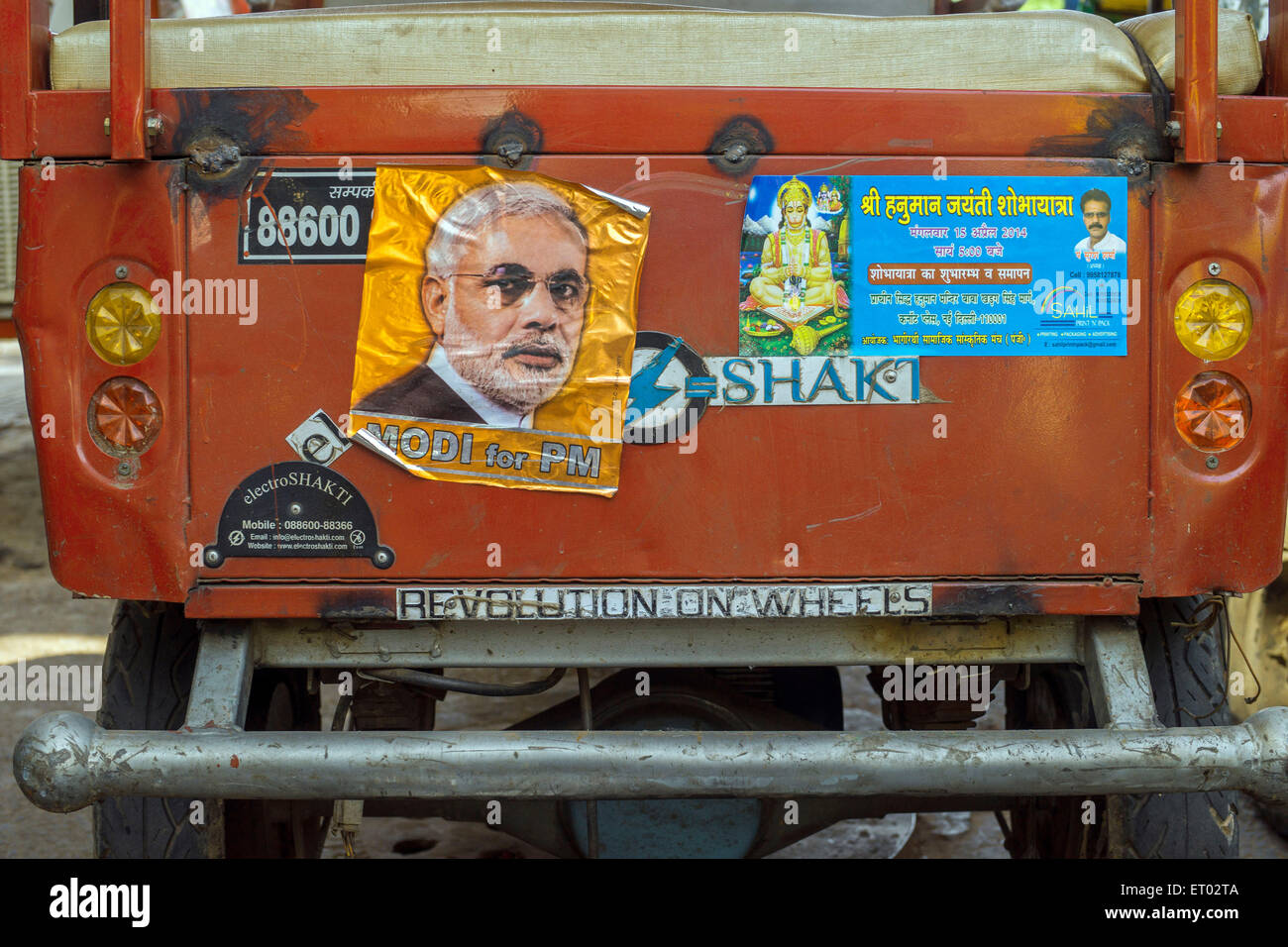 Narendra Modi Poster su Auto Rickshaw per elezione Delhi India Asia Foto Stock
