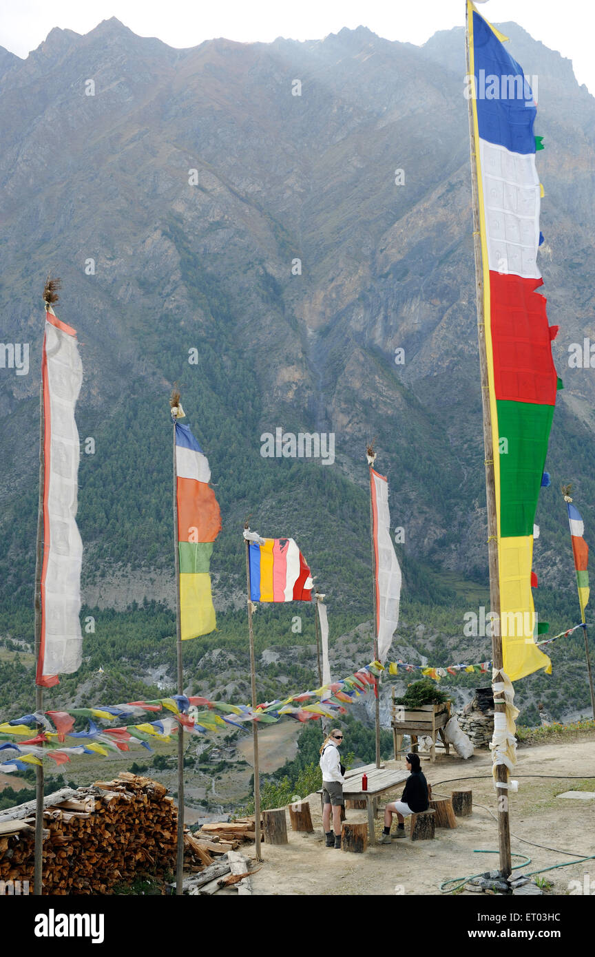 Bandiere buddiste di preghiera , Pisang superiore , Nepal , Repubblica Democratica del Nepal , Asia meridionale , Asia Foto Stock