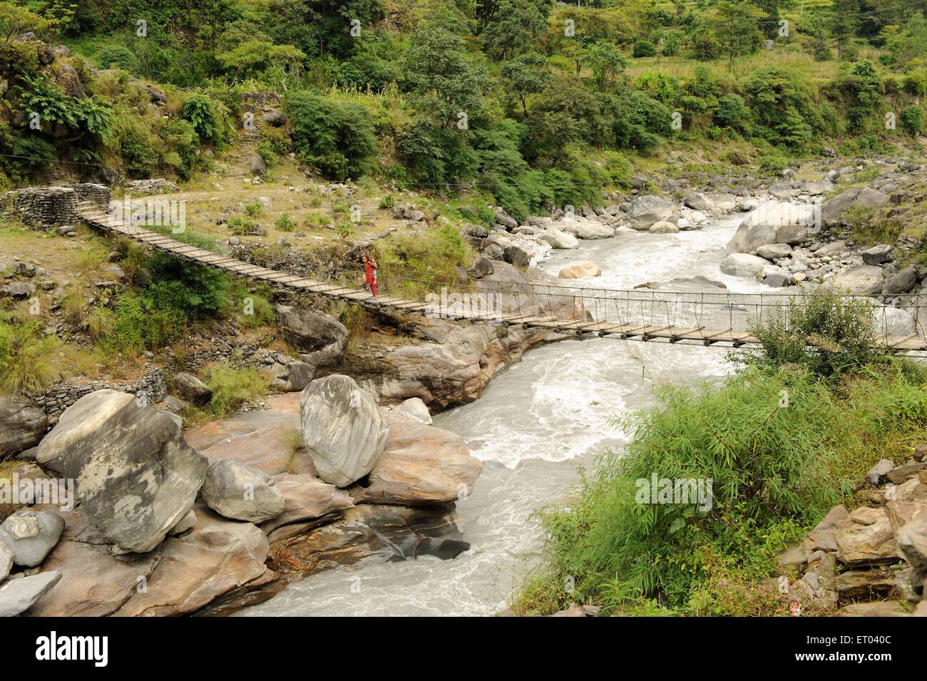 Ponte sul fiume Tatopani , Sindhupalchok , Bagmati , Nepal , Repubblica Democratica Federale del Nepal , Asia meridionale , Asia Foto Stock