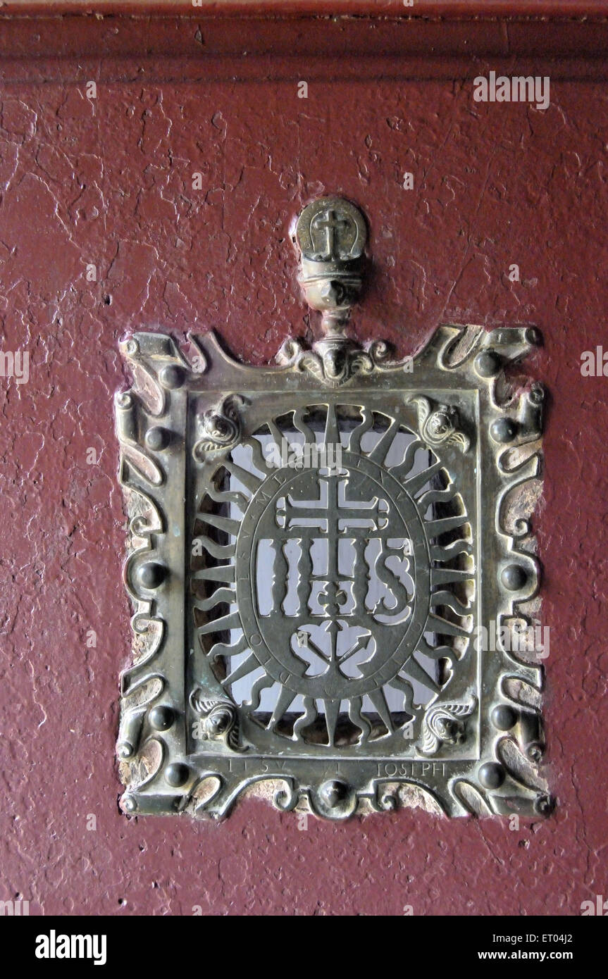 Christogram in Bom Gesù chiesa di Goa in India Foto Stock