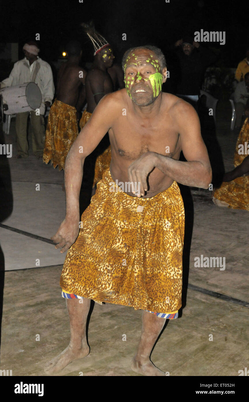 Discendente di Siddi tribù danza in Gir a Gujarat India Foto Stock