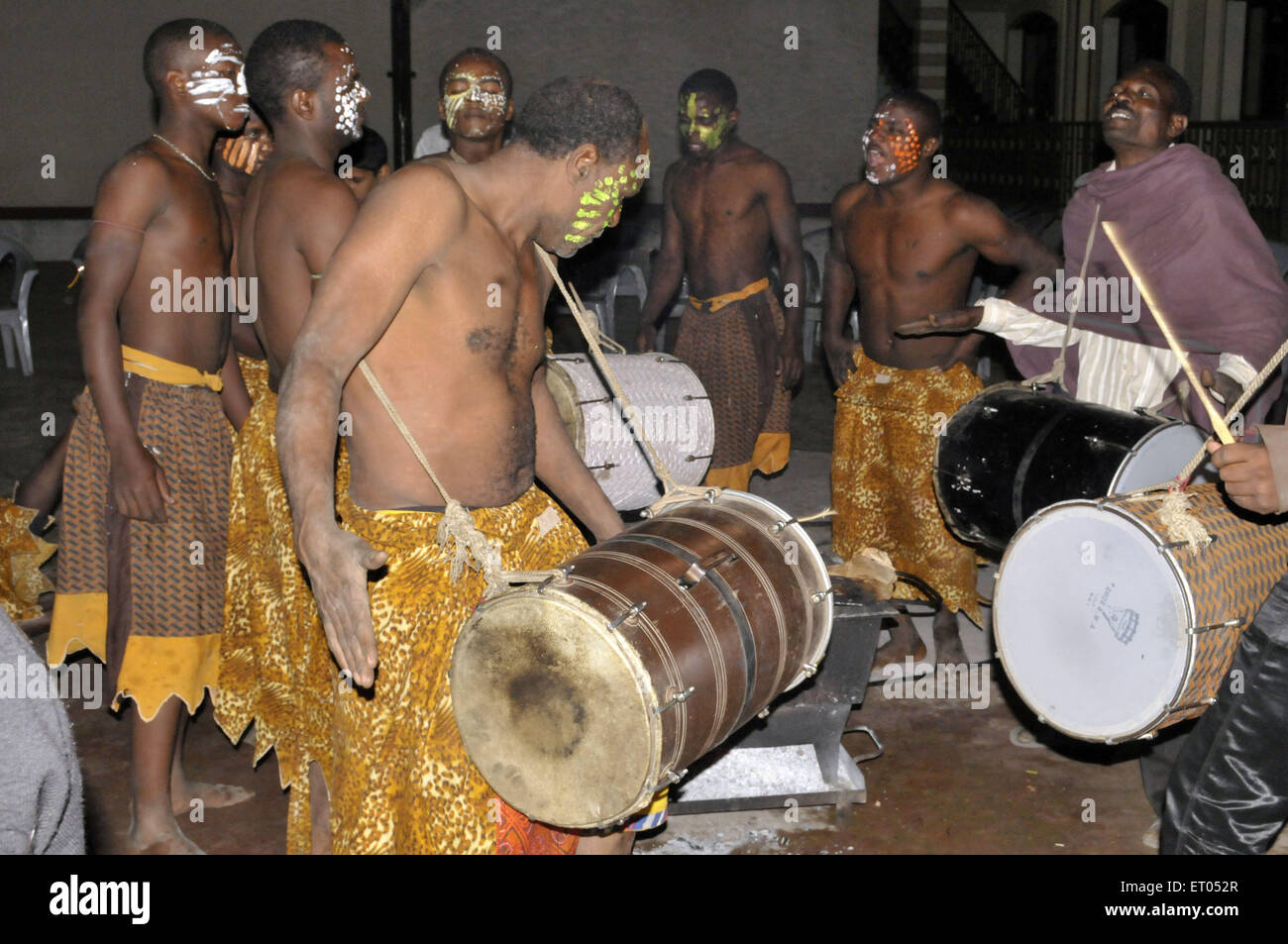 Discendente di Siddi tribù dancing in Gir a Gujarat India Foto Stock