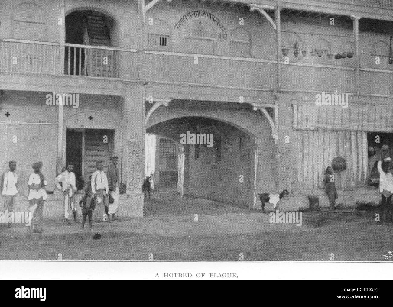 Segni di peste, edificio con marcatura, Grande carestia, epidemia di peste bubbonica, Kalbadevi, Bombay, Mumbai, Maharashtra, India, Asia, annata, 1800 Foto Stock