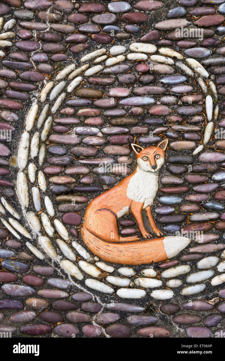 Dettaglio di un mosaico a Cholmondeley Castle Gardens nel Cheshire. Foto Stock