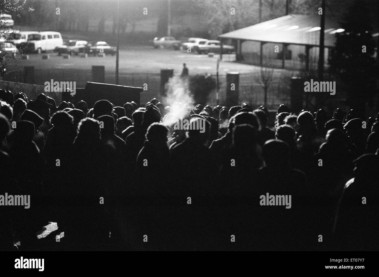 Sciopero dei minatori 1984 - 1985, nella foto. Picchetti e polizia si scontrano al mulino di Daw Colliery, nei pressi del villaggio di Arley, vicino a Nuneaton, Warwickshire, Inghilterra, martedì 27 marzo 1984. Arthur Scargill, presidente della NUM, dichiarò che colpisce in varie del carbone Foto Stock