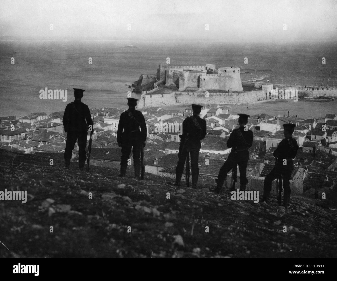 La British Royal Marines di guardia in stretto dei Dardanelli. Circa Giugno 1915 Foto Stock