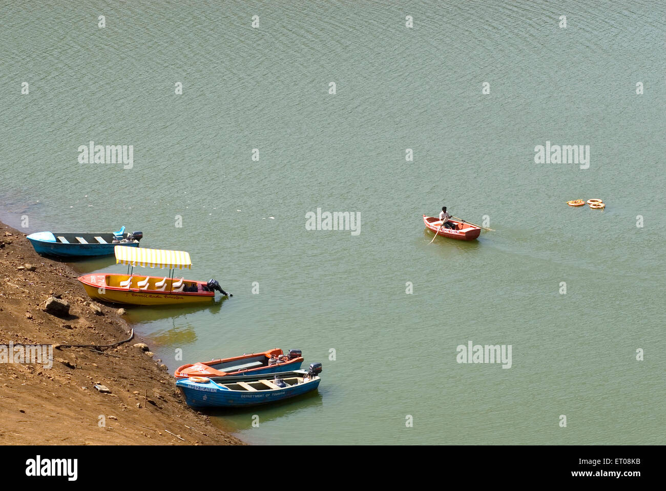 Gite in barca sul fiume Pykara , Pykara , Ooty , Udhagamandalam , Hill Station , Nilgiris , Ghat occidentali , Tamil Nadu , India , Asia Foto Stock