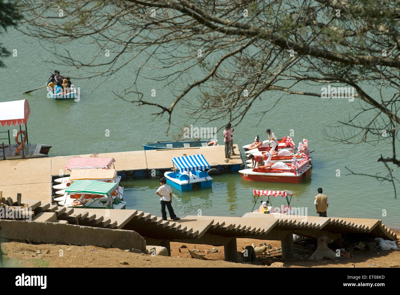 Gite in barca sul fiume Pykara , Pykara , Ooty , Udhagamandalam , Hill Station , Nilgiris , Ghat occidentali , Tamil Nadu , India , Asia Foto Stock