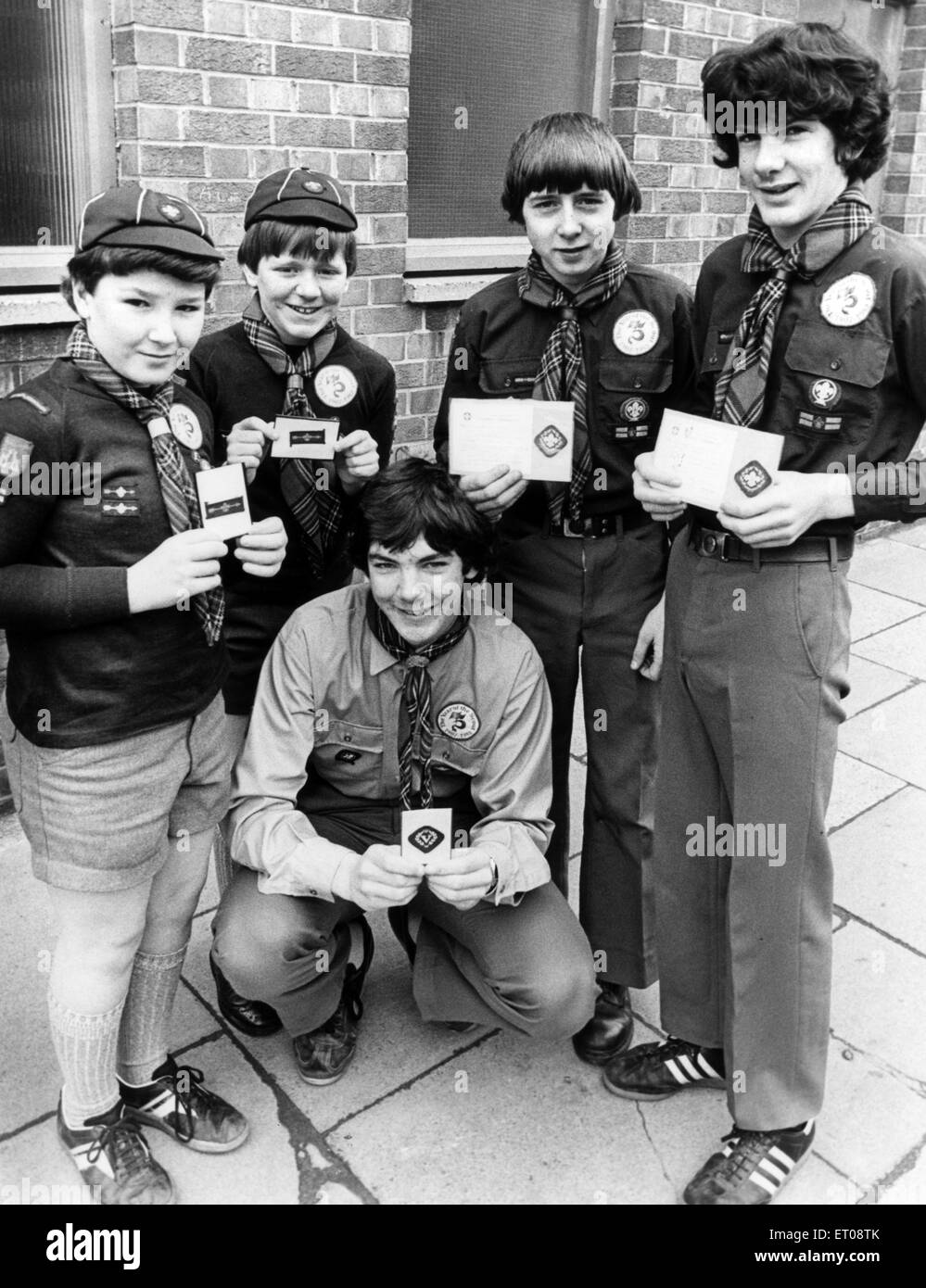 Questo quintetto erano in linea per alto premi quando il XXI Middlesbrough Gruppo Scout ha tenuto la sua revisione annuale e aprire la notte a sua Clive sede stradale. Capo Scout badge il premio è andato al leader di pattuglia Christopher Avvisatore acustico destro e Mark Linton seconda a destra. Andrew Dodsworth sinistra e Joseph Kay ha guadagnato il loro Golden Arrow badge. Un Venture badge premio è andato a Nick Dent, primo piano. Il 27 febbraio 1982. Foto Stock