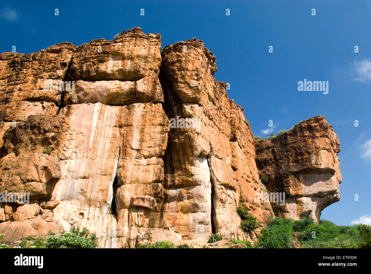 Roccia arenaria rossa, Badami , Vatapi , Bagalkot , Karnataka , India , Asia Foto Stock