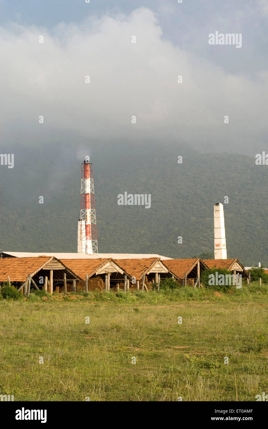 Fabbricazione di mattoni di camera in fabbrica a Anaikatty vicino a Coimbatore ; Tamil Nadu ; India Foto Stock