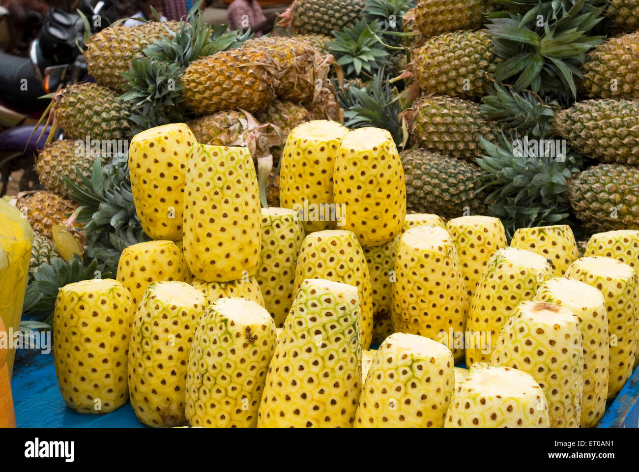 Vendita frutta di ananas, Tiruvannamalai, Arunai, Tiruvarunai, Tondainattunallur, Tamil Nadu, India, Asia Foto Stock