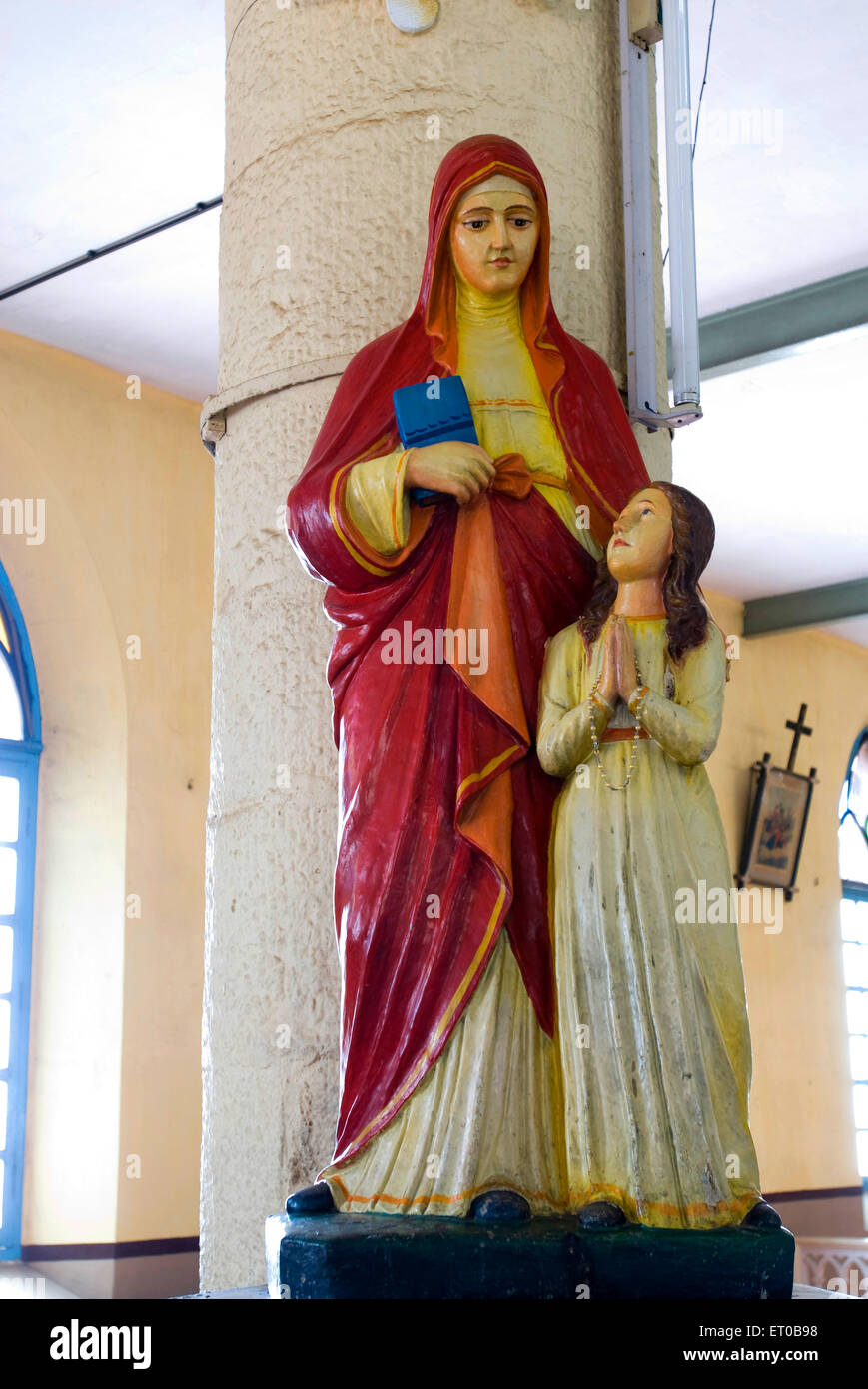 Madre Maria e Gesù scultura, San Tommaso Kottakkavu Forane Chiesa, Paravur Nord, Cochin, Kochi, Kerala, India, Asia Foto Stock