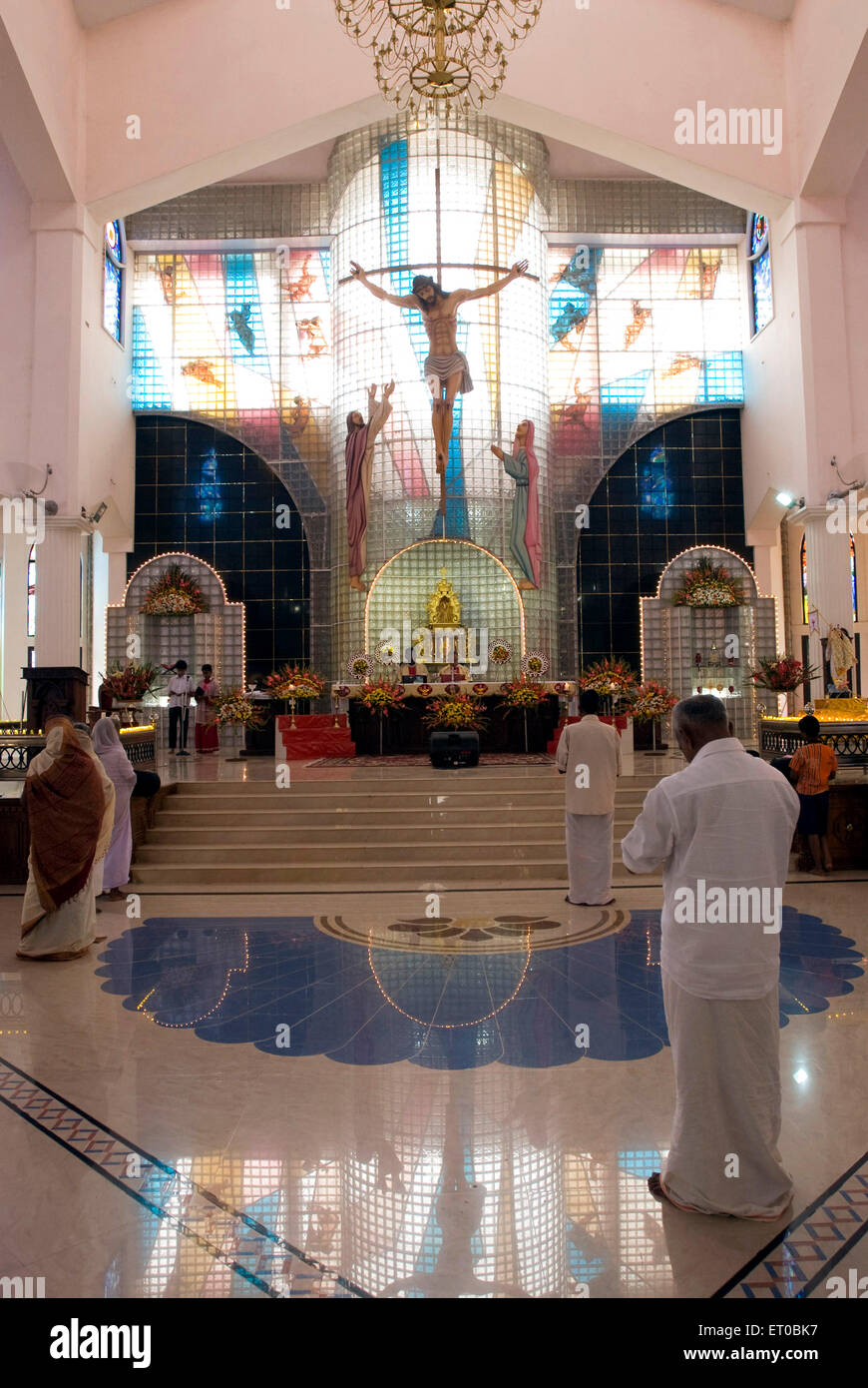 Altare di San George foraneo cattolica Chiesa siriana a Angamally vicino Ernakulum ; Kerala ; India Foto Stock