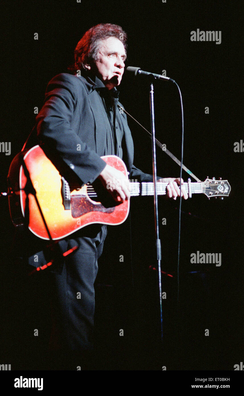 Johnny Cash, in concerto presso la Royal Albert Hall di Londra, domenica 14 maggio 1989. Foto Stock