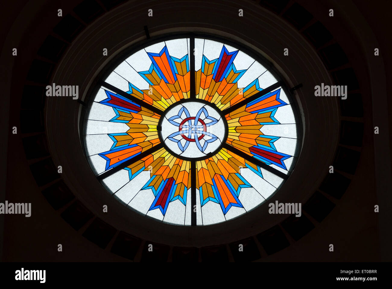 Vetrata di Saint George foraneo cattolica Chiesa siriana a Angamally vicino Ernakulum ; Kerala ; India Foto Stock