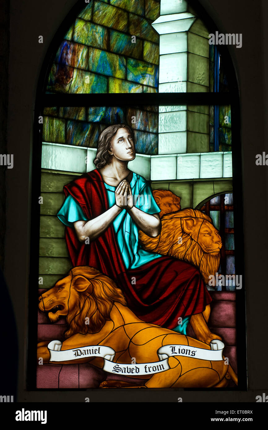 Vetrata di Saint George foraneo cattolica Chiesa siriana a Angamally vicino Ernakulum ; Kerala ; India Foto Stock