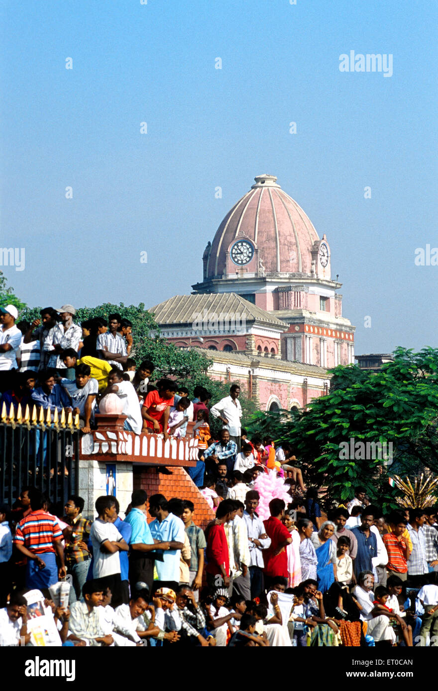 Folla, Presidency College orologio dome, Beach Road, Madras, Chennai, Tamil Nadu, India, Asia Foto Stock