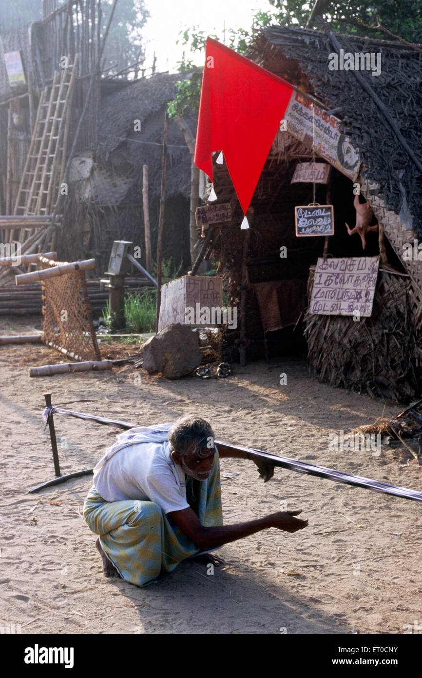 Filo di seta che asciuga, Kanchipuram, Kanchi, Kancheepuram, Tamil Nadu, India, Asia Foto Stock