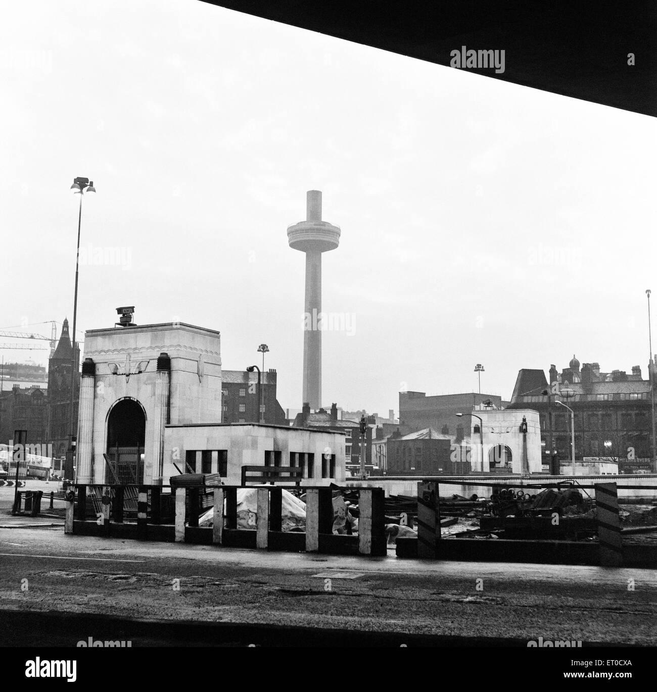 Vista di Liverpool, con la mitica Radio City Tower in background, Merseyside. Circa 1970. Foto Stock