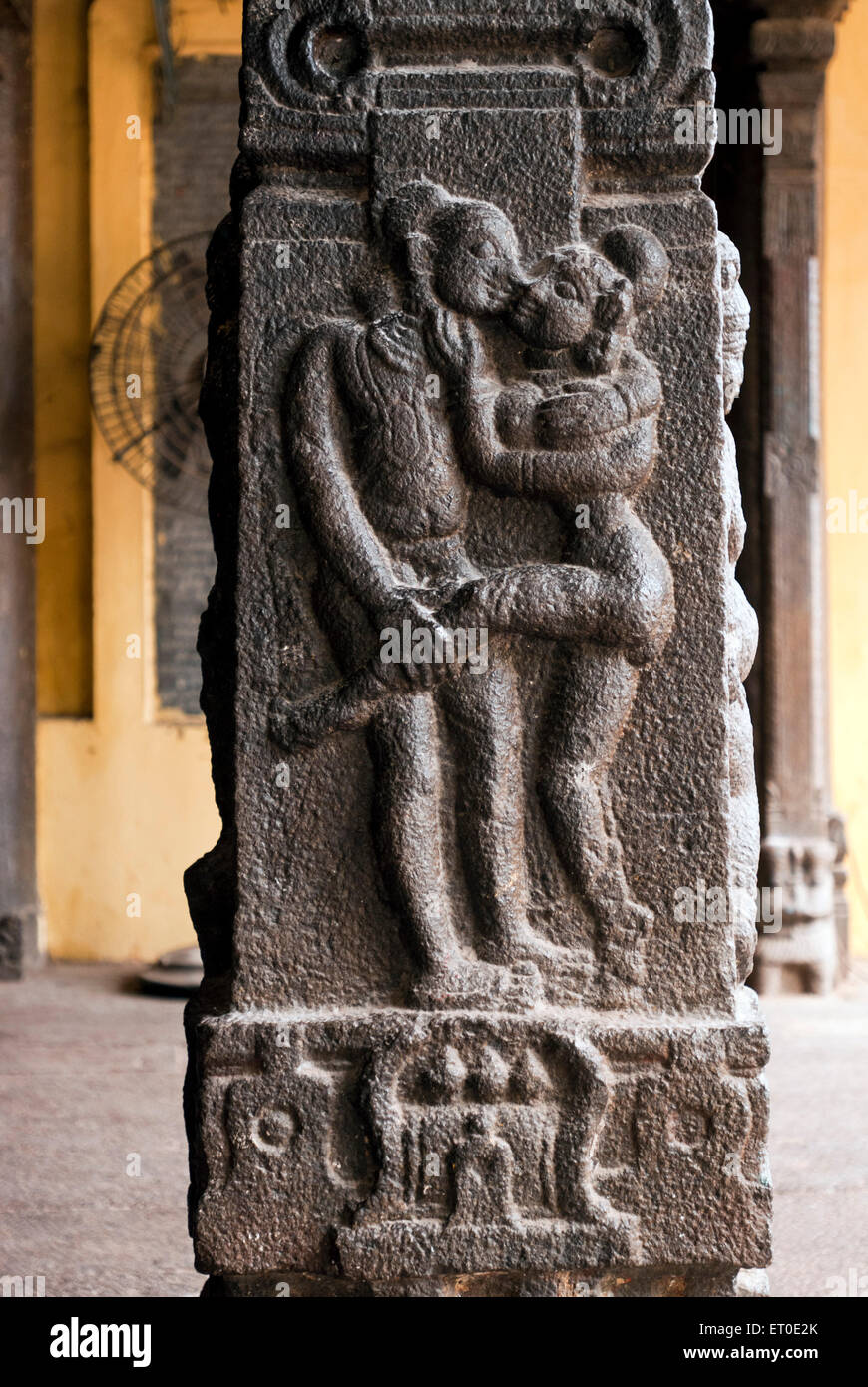 Gli amanti statue thiyagaraja swamy temple ; Thiruvotriyur ; Madras Chennai ; Tamil Nadu ; India Foto Stock