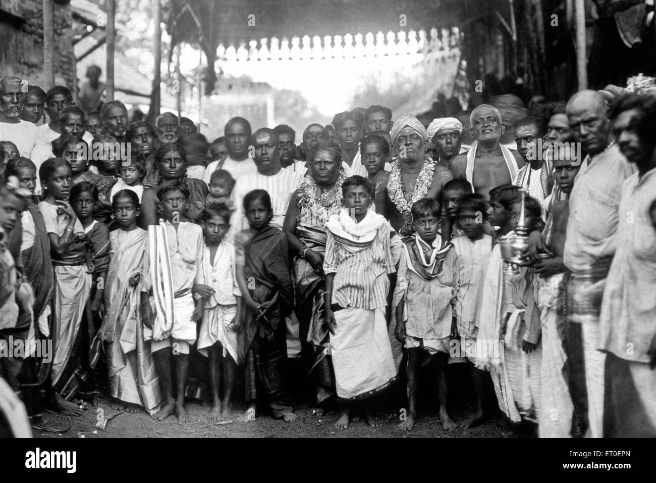 Coppia che festeggia il loro 80° compleanno Sashtiapthapoorthi, India, immagine di 100 anni d'annata Foto Stock