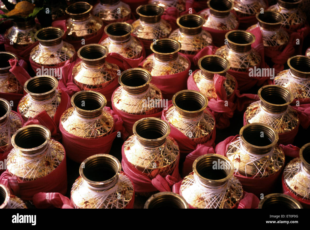 Vasi rituali in ottone, Kanchipuram, Kanchi, Kancheepuram, Tamil Nadu, India, Asia Foto Stock