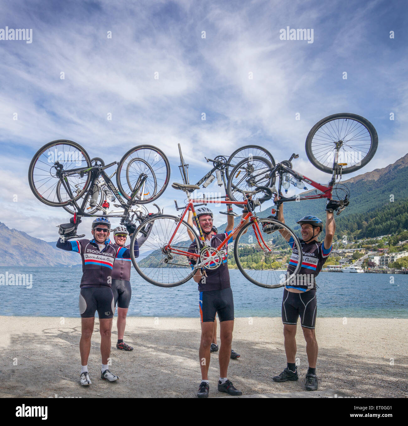 A lunga distanza per i ciclisti che celebra a Queenstown, Nuova Zelanda. Foto Stock