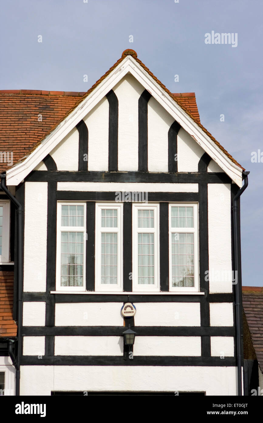 Tetto triangolare di case Tudor , Londra , Inghilterra , Regno Unito , Regno Unito Foto Stock